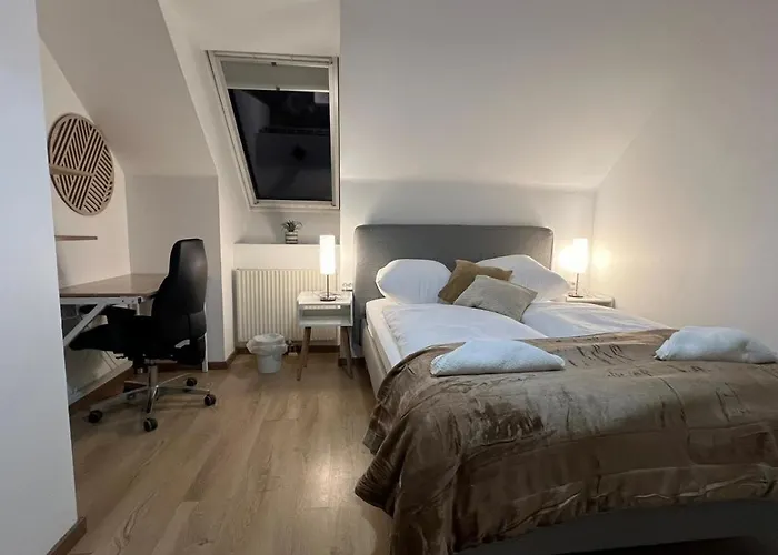 Simple Private In 3br Shared Apartment, Well Connected Location Viena
