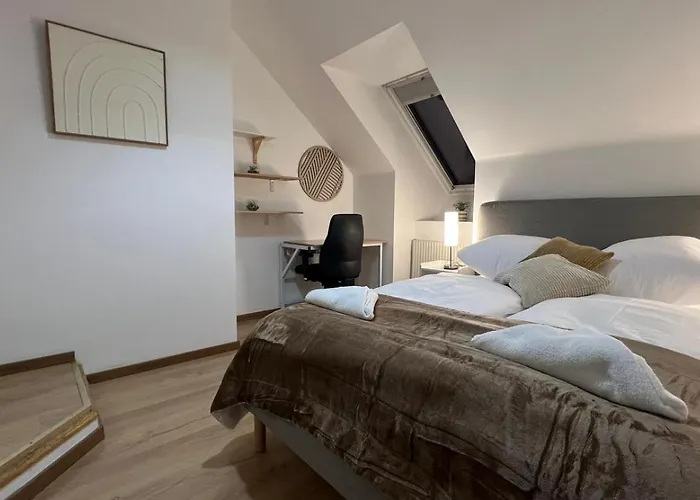 Simple Private In 3br Shared Apartment, Well Connected Location * Viena