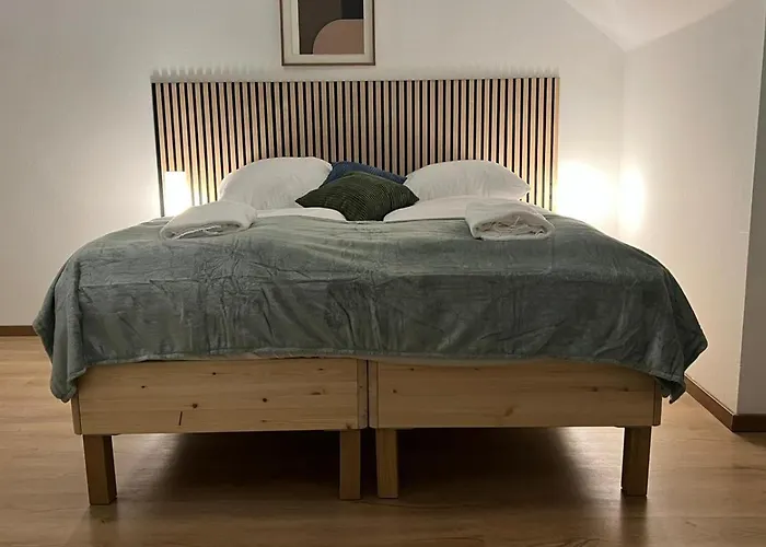 Simple Private In 3br Shared Apartment, Well Connected Location * Viena