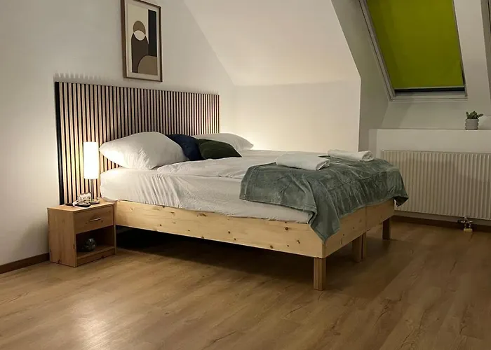 Simple Private In 3br Shared Apartment, Well Connected Location Viena