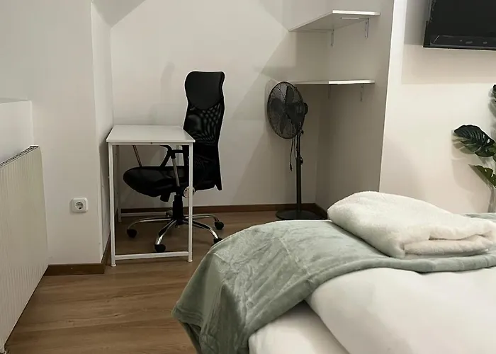 Apartamento Simple Private In 3br Shared Apartment, Well Connected Location