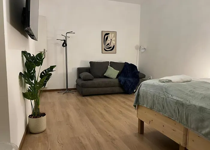 Simple Private In 3br Shared Apartment, Well Connected Location Apartamento