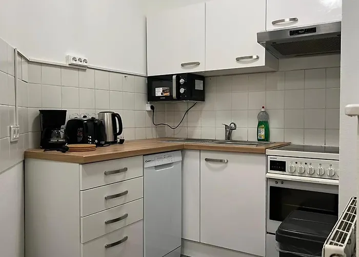Simple Private In 3br Shared Apartment, Well Connected Location Apartamento *